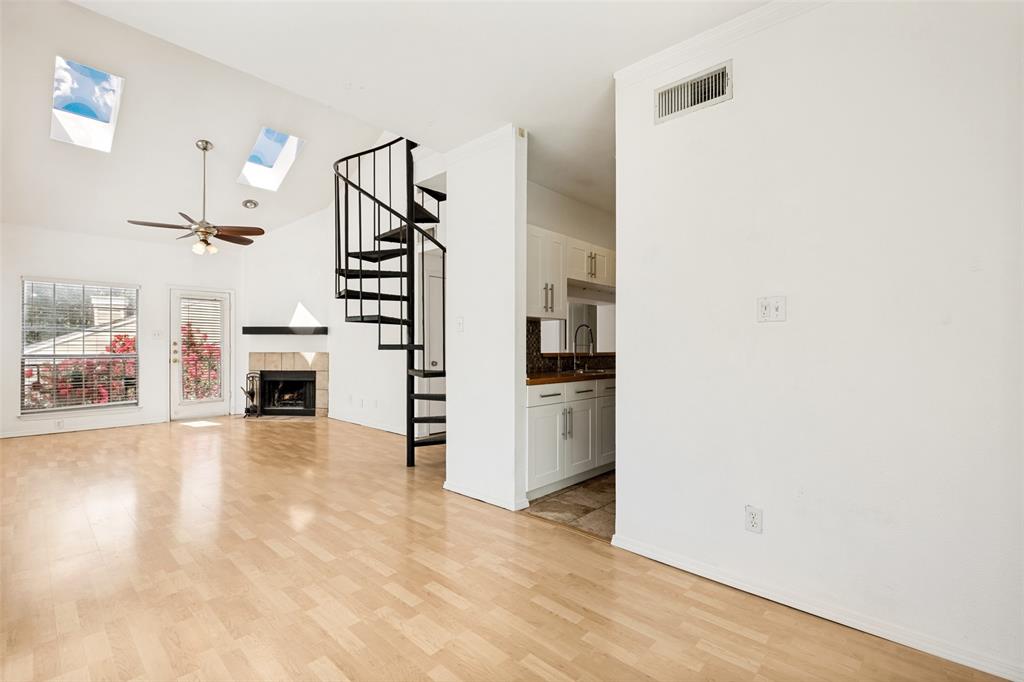 7151 Gaston Avenue 902