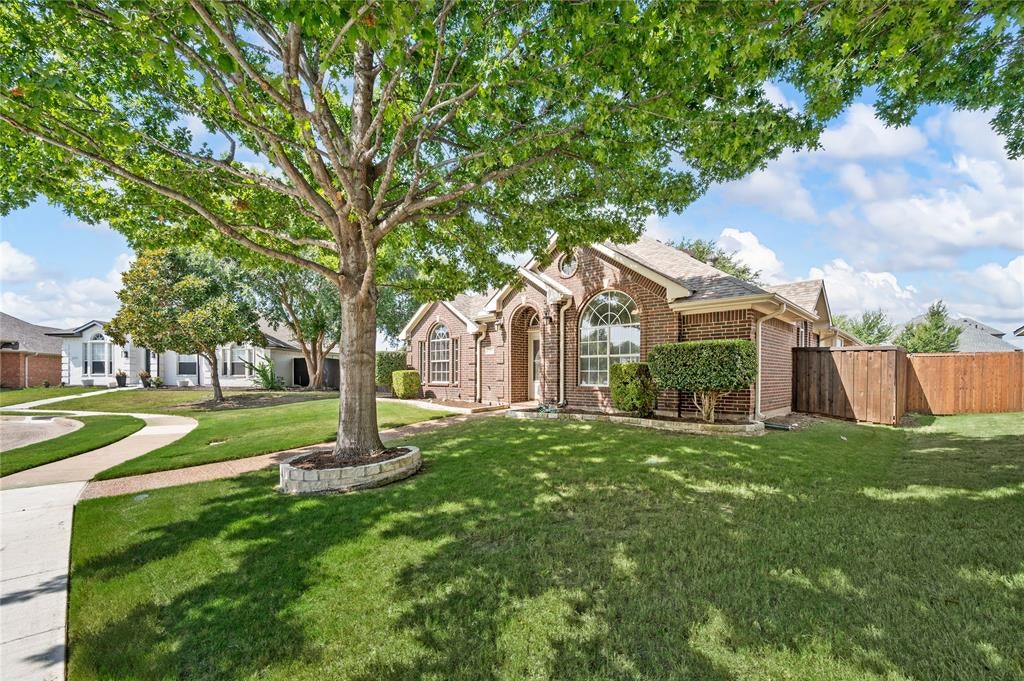 2212 Pinto Lane