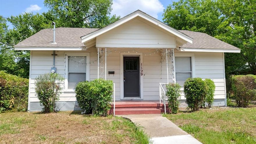 Lovely updated home. Ready to move in 3 bedroom 2 bathroom home with a large covered deck for outside barbecues and entertaining. Large back yard. Government subsidies accepted with approved application.