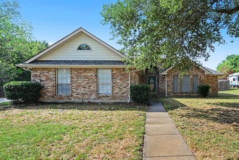 Photo of 110 Mill Creek Lane, Weatherford, TX 76087 (MLS # 21368355)