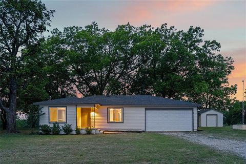 Photo of 341 Reast Road, Whitesboro, TX 76273 (MLS # 21263771)