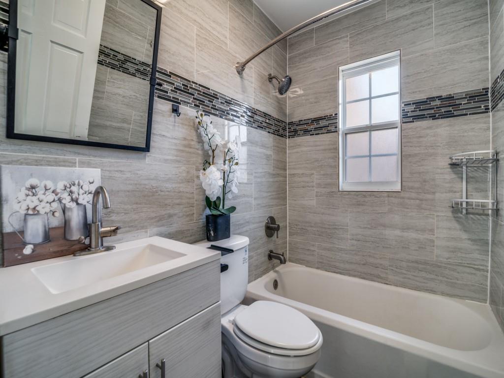 El Tivoli Place - Residential