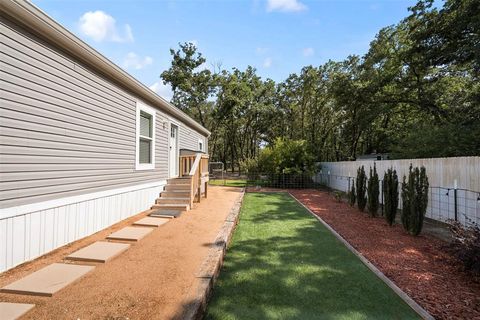 Photo of 229 Forest Lane Drive, Mabank, TX 75156 (MLS # 21280350)