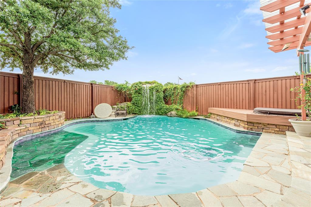 View Dallas, TX 75252 house