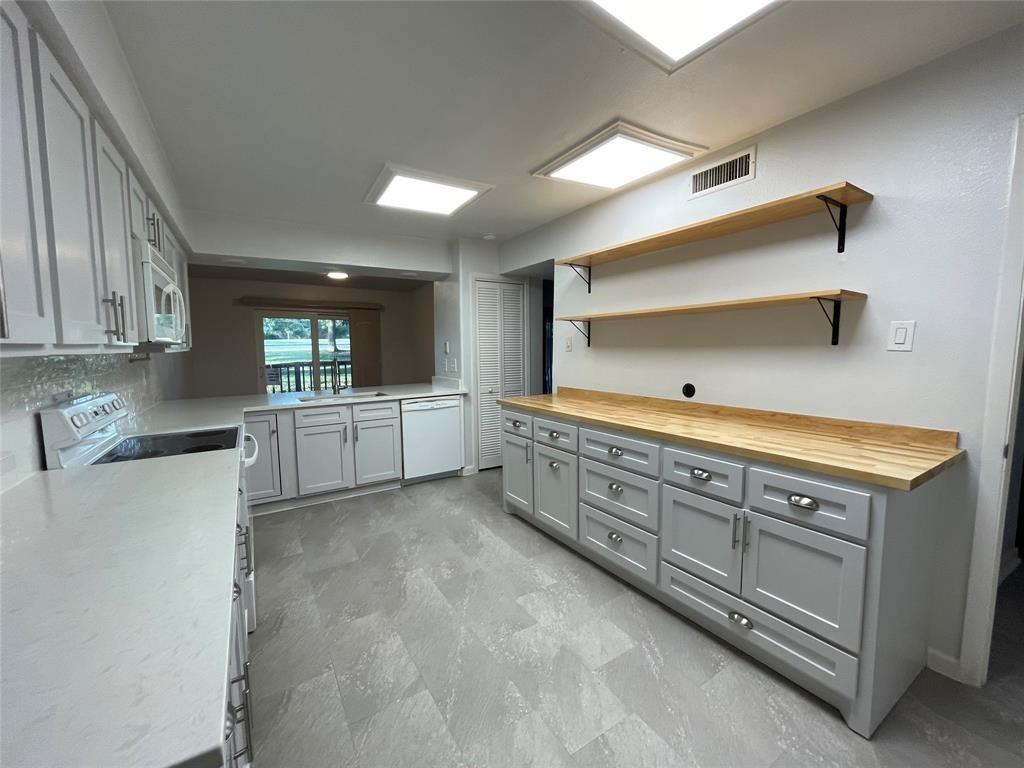 2976 Buttonwood Drive