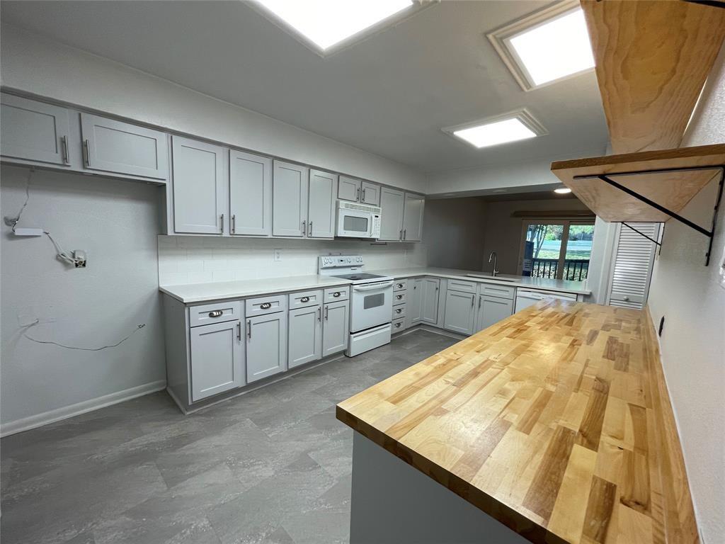 2976 Buttonwood Drive