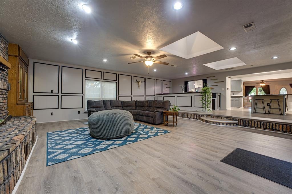 2530 Lakewood Drive