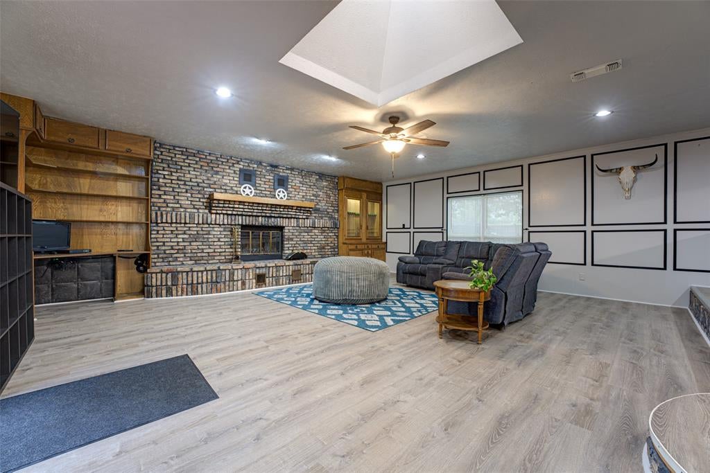 2530 Lakewood Drive