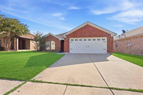 Photo of 2325 Wakecrest Drive, Fort Worth, TX 76108 (MLS # 21408726)