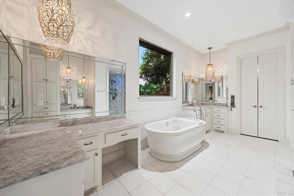 Las Lomas - Residential