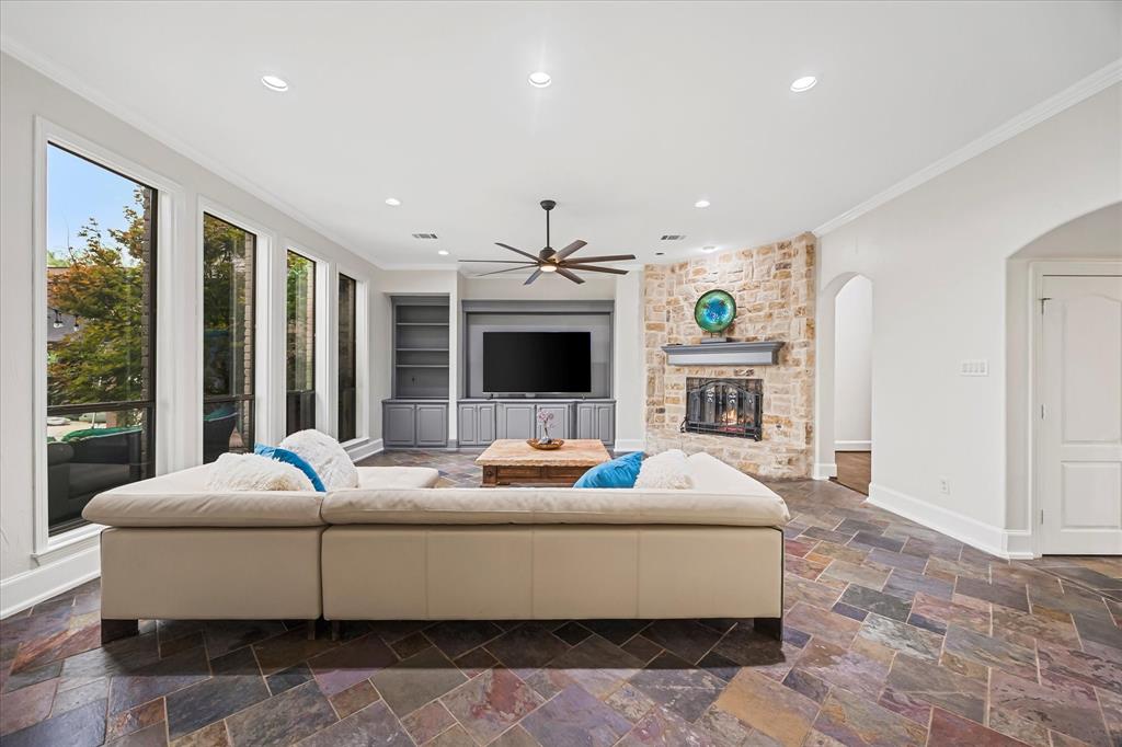 Las Lomas - Residential