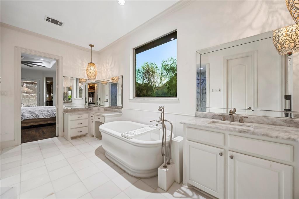 Las Lomas - Residential