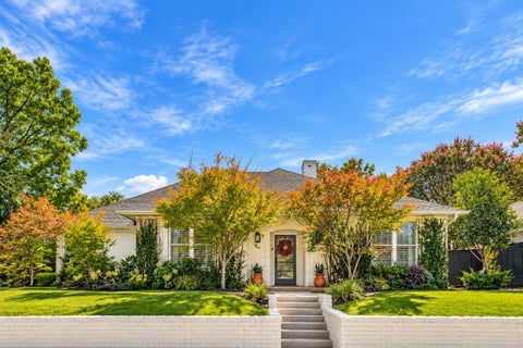 Photo of 6438 Mccommas Boulevard, Dallas, TX 75214 (MLS # 21398503)