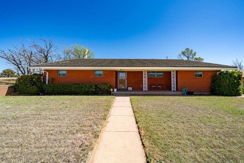 412 N Orange Street Roby TX 79543