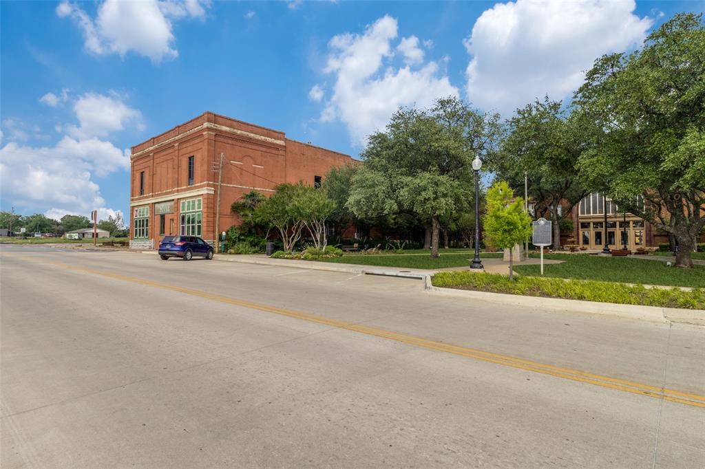 114 N Houston Avenue