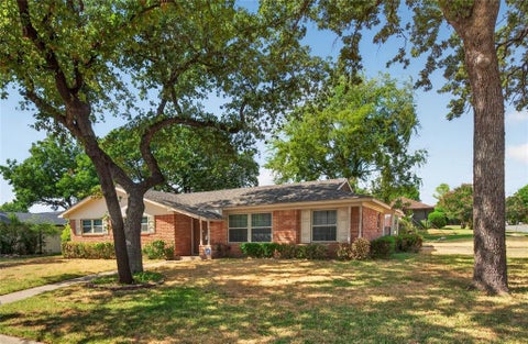Tiny photo for 520 Circleview Drive N, Hurst, TX 76054 (MLS # 21390234)