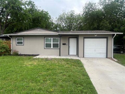 Photo of 2706 Gross Road, Dallas, TX 75228 (MLS # 21226430)