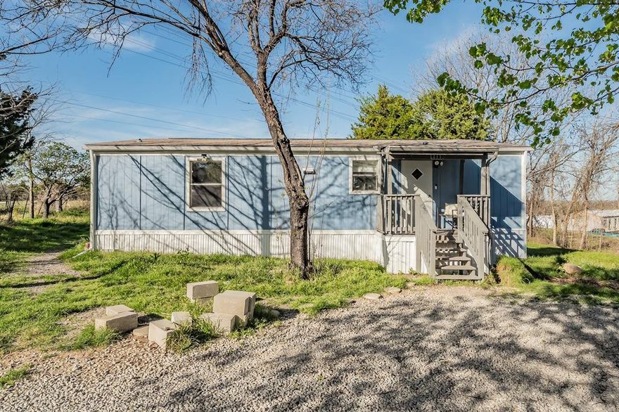 Charming 3-bedroom, 2-bath single-wide manufactured home situated on a small parcel in the growing area of Wylie, TX. This property offers a great opportunity for buyers looking for an affordable home or investment property with land ownership. The functional layout provides a comfortable living space with a split-bedroom design, while the lot allows for added privacy and flexibility. Conveniently located near shopping, dining, and major roadways for easy commuting. Priced to sell. Don’t miss your chance to secure a great value in a rapidly expanding area.