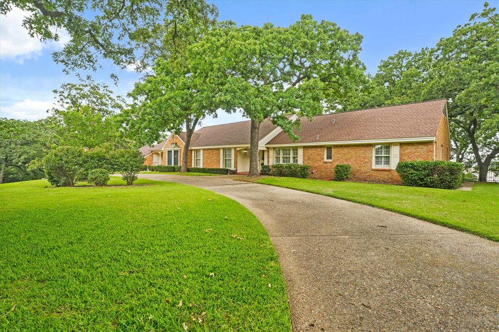 1407 Ridgecrest Circle