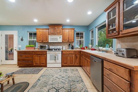 Tiny photo for 180 CR 43350, Paris, TX 75462 (MLS # 21100234)