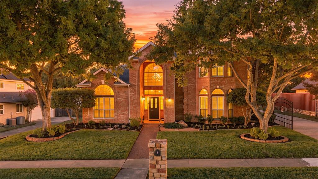 Photo of 7609 Oak Knoll Drive, North Richland Hills, TX 76182 (MLS # 21380337)