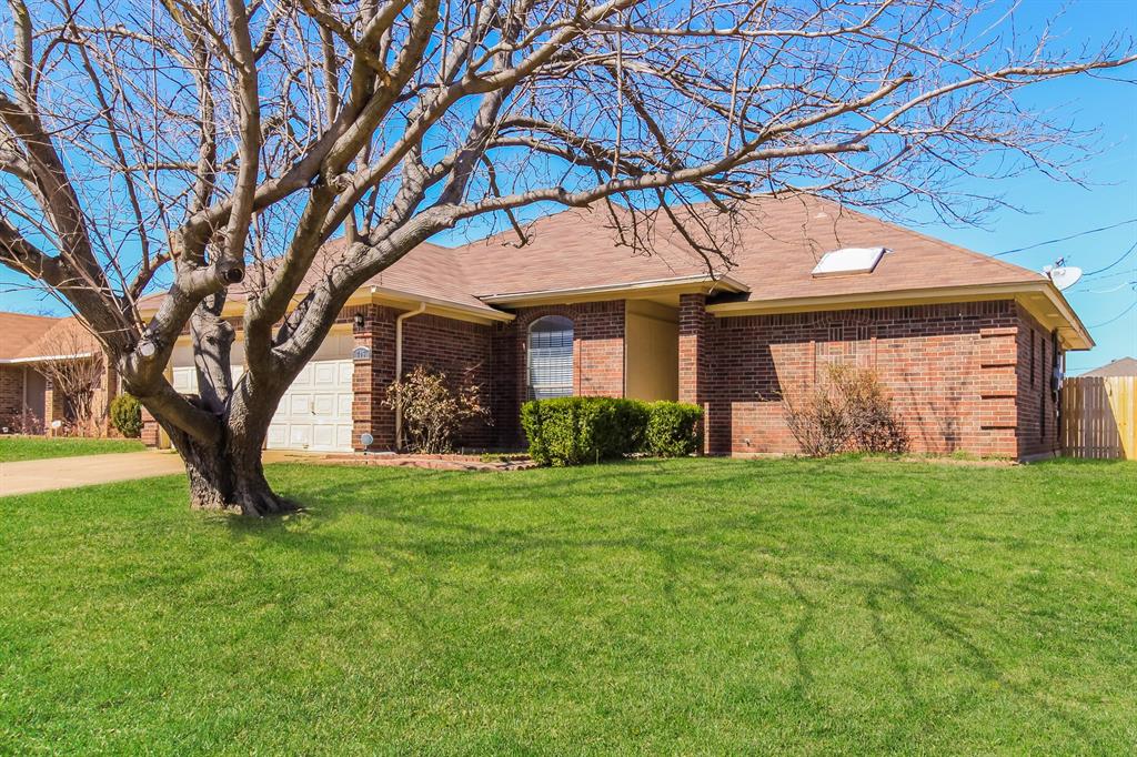 Photo of 705 Running Creek Drive, Arlington, TX 76001 (MLS # 21374958)