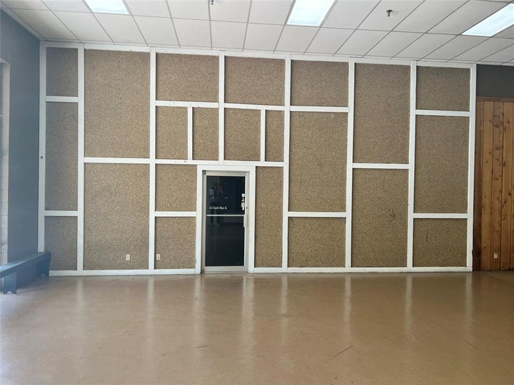 Photo 1 of 18 — 545 S Main Street, Springhill, LA 71075
