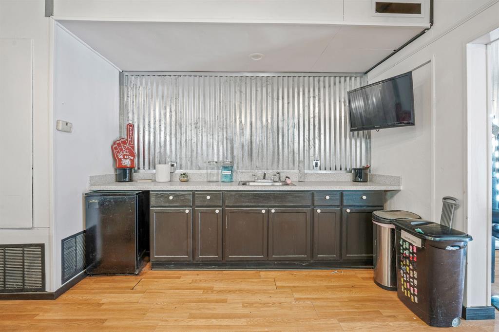 Orig Deleon - Commercial Sale