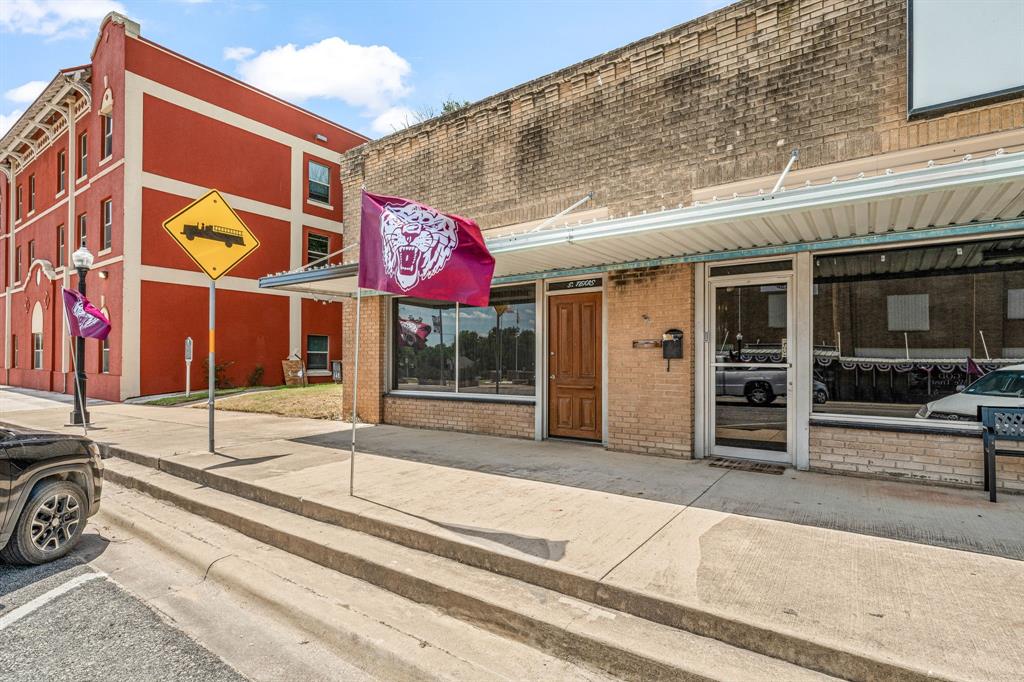 Orig Deleon - Commercial Sale