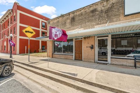 140 S Texas Street De Leon TX 76444