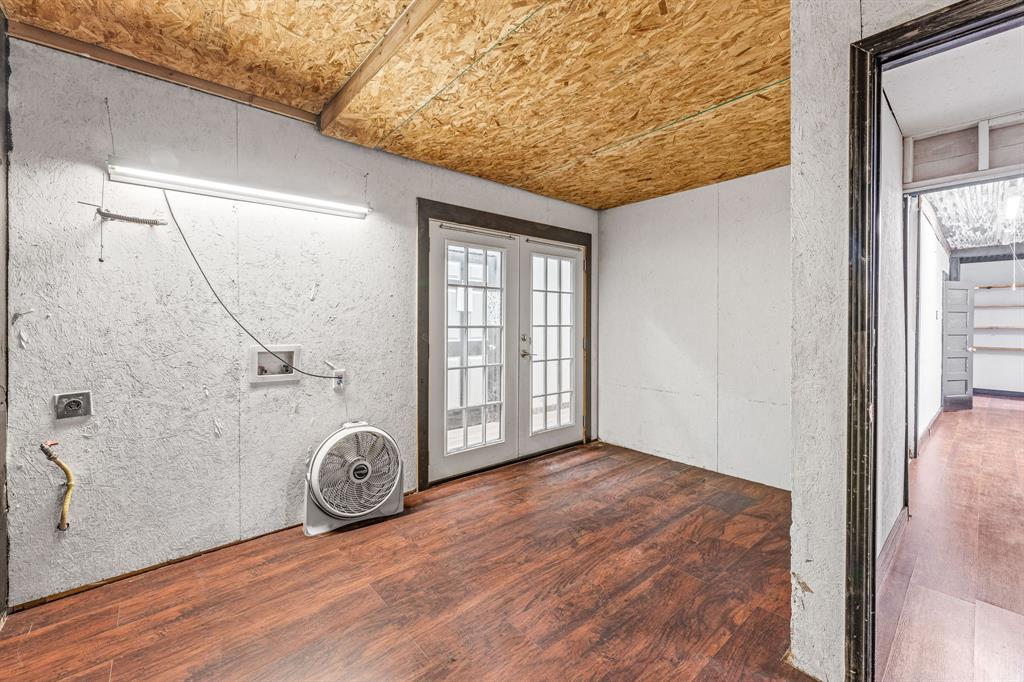 Orig Deleon - Commercial Sale