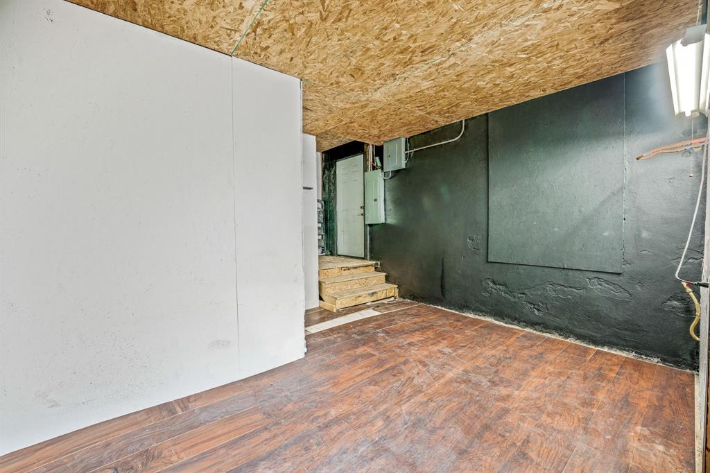 Orig Deleon - Commercial Sale