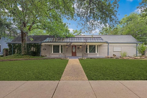 Photo of 800 N Bishop Avenue #2, Dallas, TX 75208 (MLS # 21310848)