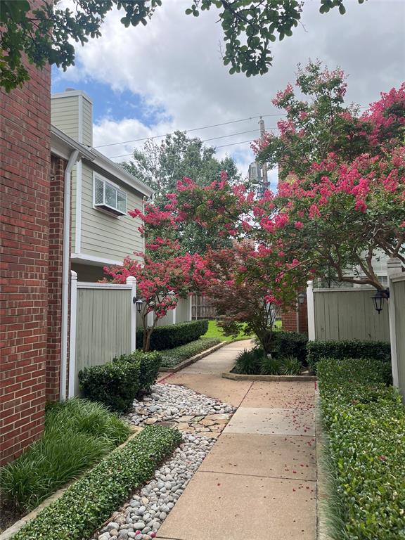 Bent Trail Twnhms - Residential