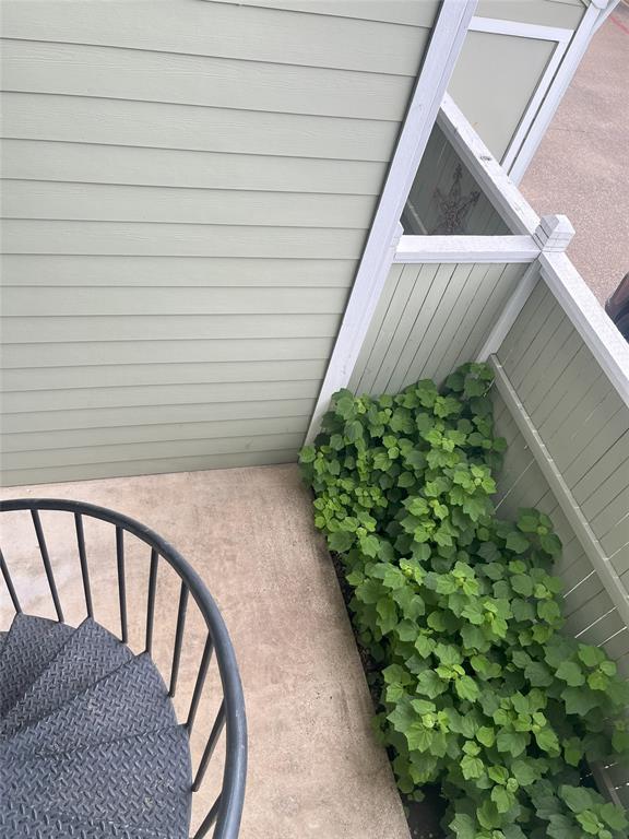 Bent Trail Twnhms - Residential