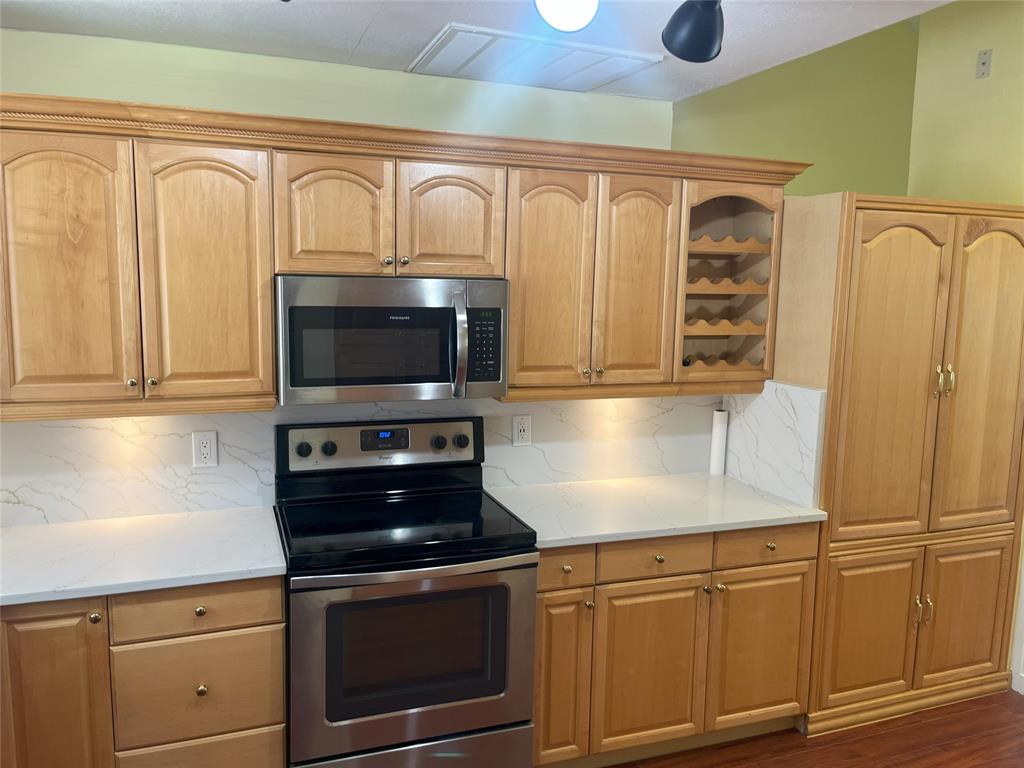 Bent Trail Twnhms - Residential