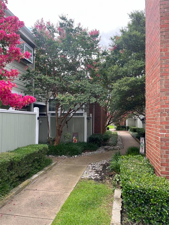 Bent Trail Twnhms - Residential