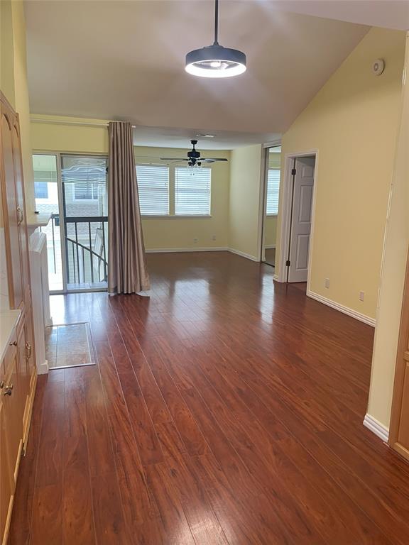 Bent Trail Twnhms - Residential