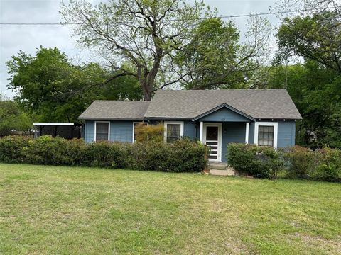 Photo of 403 Avenue E Avenue, Valley Mills, TX 76689 (MLS # 21234435)