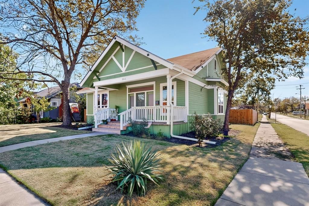 Photo of 3717 Lee Street, Greenville, TX 75401 (MLS # 21204855)