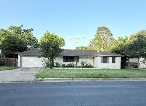 1136 Simpson Drive Hurst TX 76053