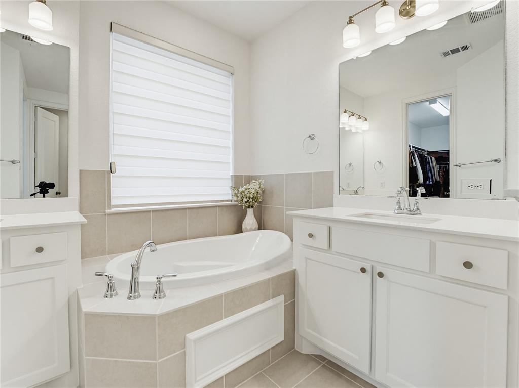 Castle Hills Ph 10 Lewisvil - Residential