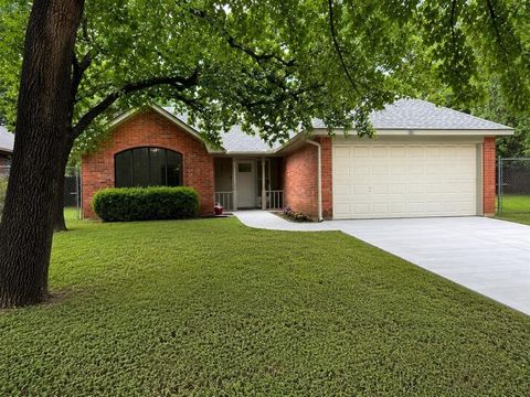 Photo of 2812 Howard Court, Denton, TX 76209 (MLS # 21341338)