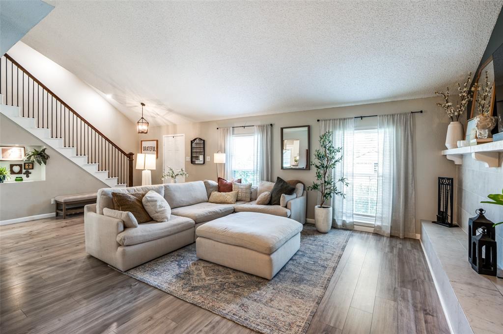 408 Knoll Wood Court