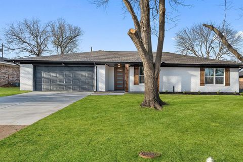 Photo of 3410 Canton Street, Greenville, TX 75402 (MLS # 21186030)