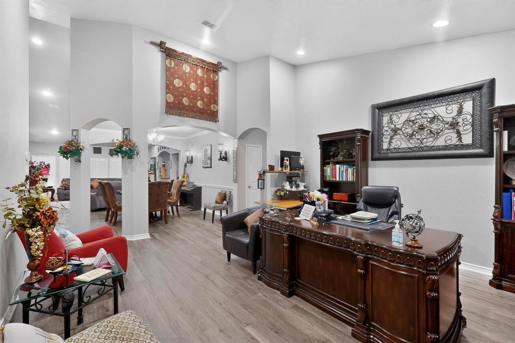 3020 Glenoaks Drive