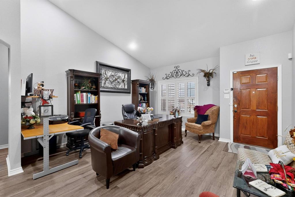 3020 Glenoaks Drive