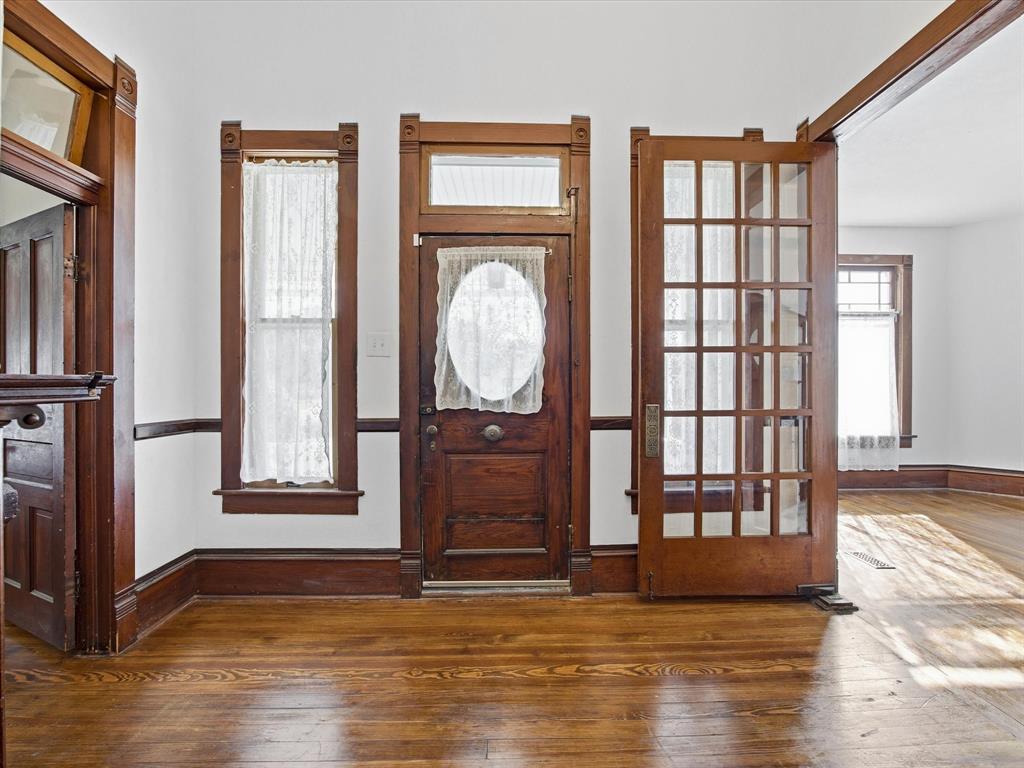 305 E Shoemaker Street