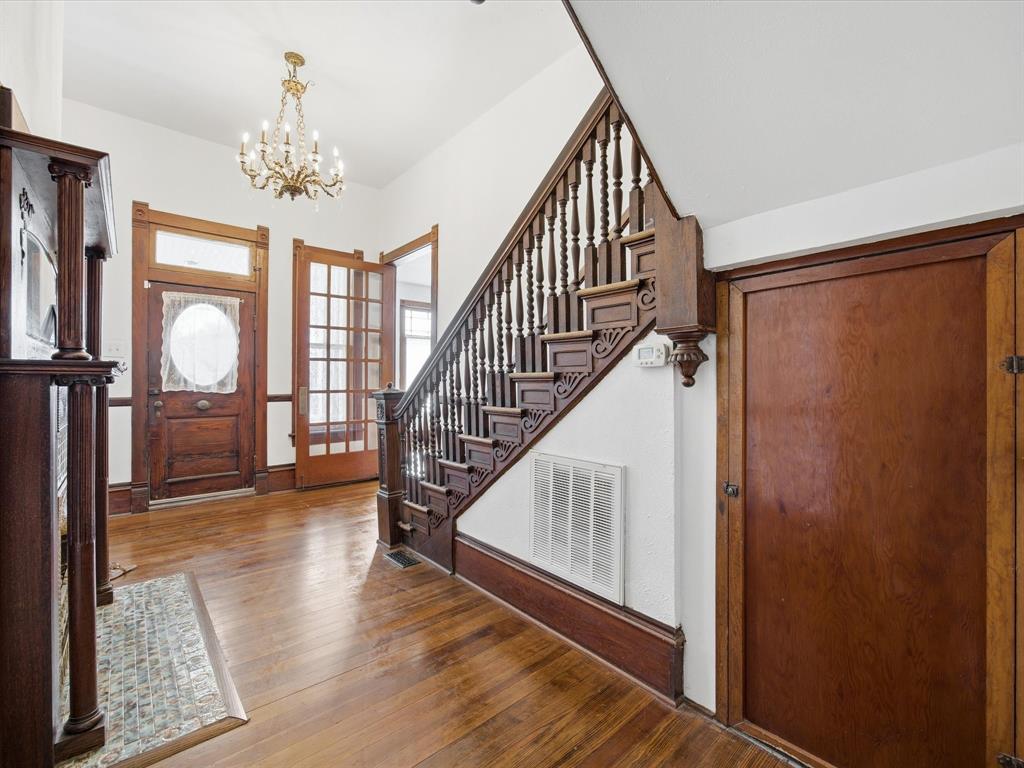 305 E Shoemaker Street