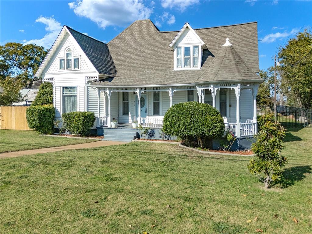 305 E Shoemaker Street